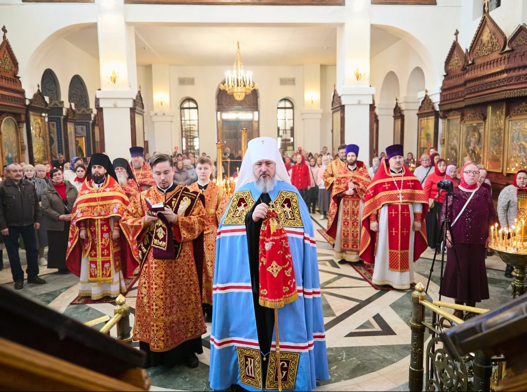 Светлый Четверг. Архиерейское богослужение