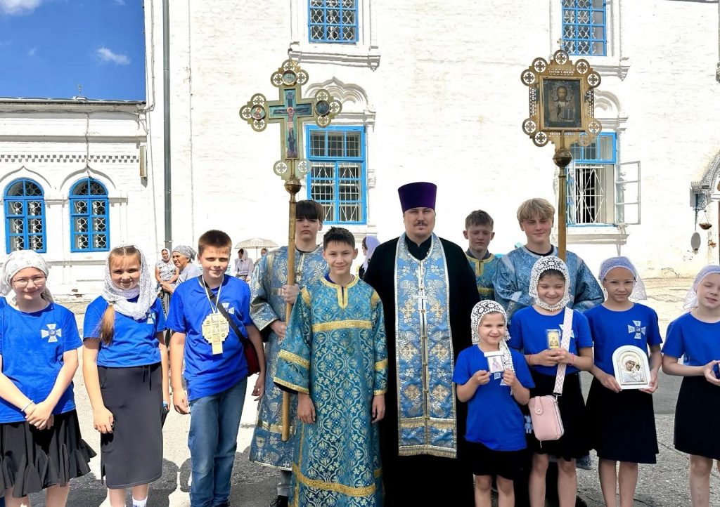 Крестный ход с Владимирской иконой Божией матери